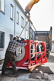 Погрузка гидравлических стыковых сварочных аппаратов для пнд труб Gas Fusion Red-800 Погрузка гидравлических стыковых сварочных аппаратов для пнд труб Gas Fusion Red-800